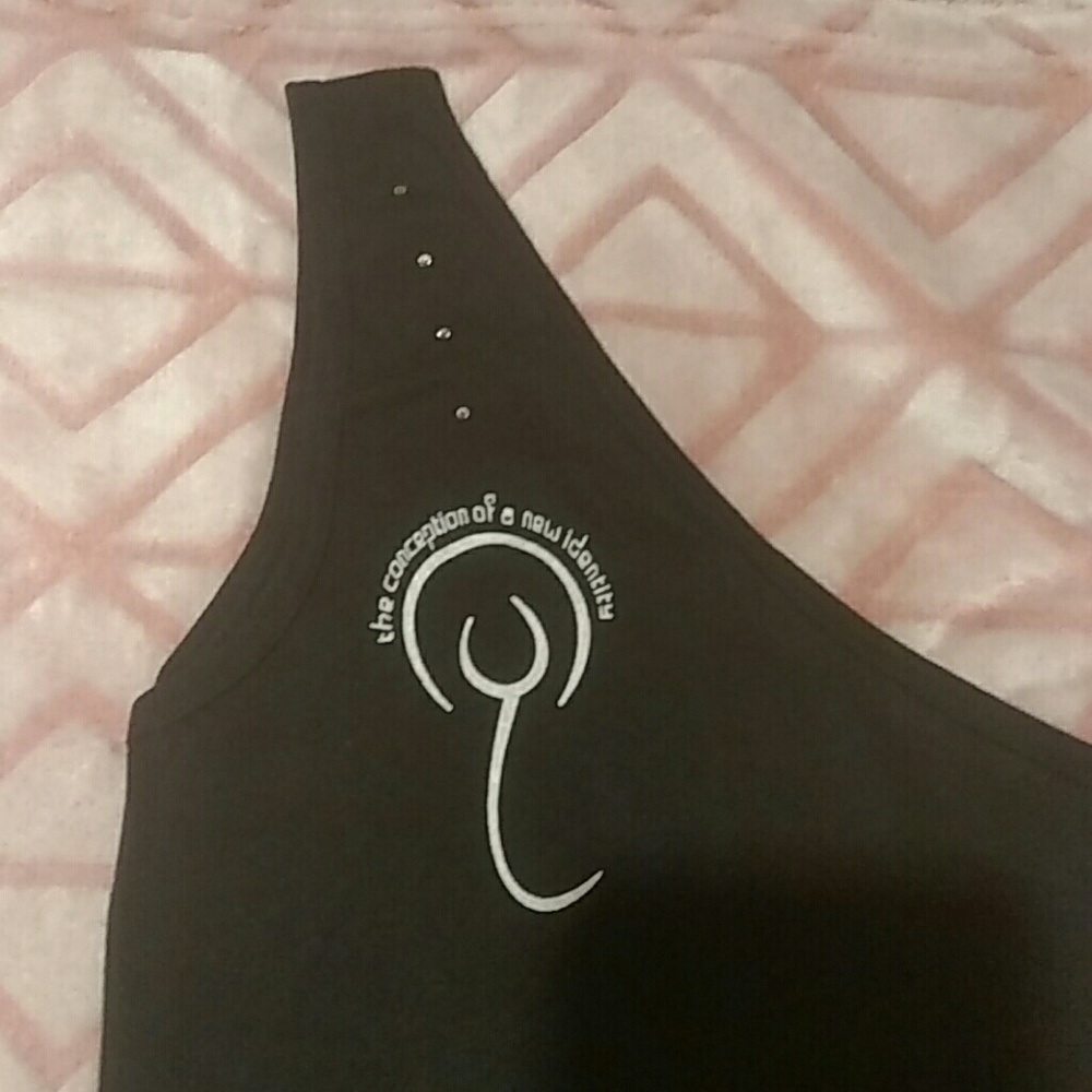 Top - Picture 2 of 2